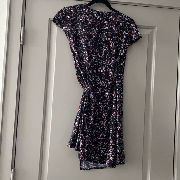 H&M Divided floral print wrap dress - Picture 3 of 5